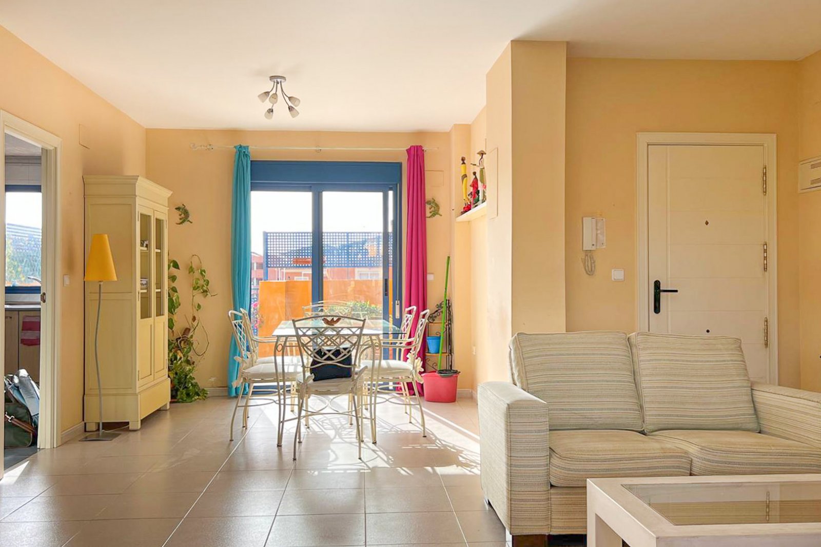 8269DEN Duplex-Penthouse mit Terrasse und teilweisem Meerblick zu verkaufen in Las Marina, Denia.