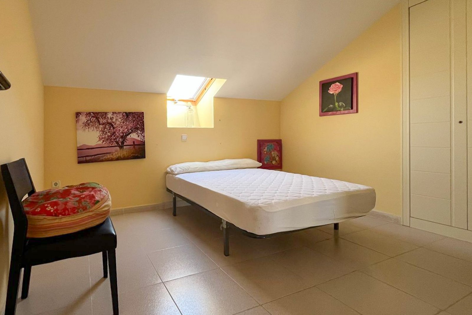 8269DEN Duplex-Penthouse mit Terrasse und teilweisem Meerblick zu verkaufen in Las Marina, Denia.