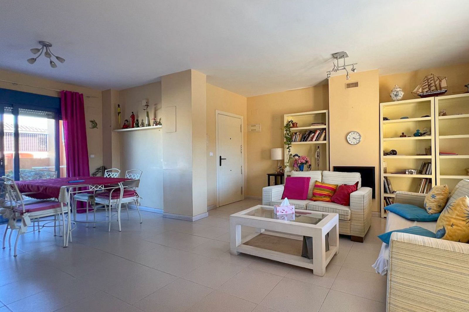 8269DEN Duplex-Penthouse mit Terrasse und teilweisem Meerblick zu verkaufen in Las Marina, Denia.