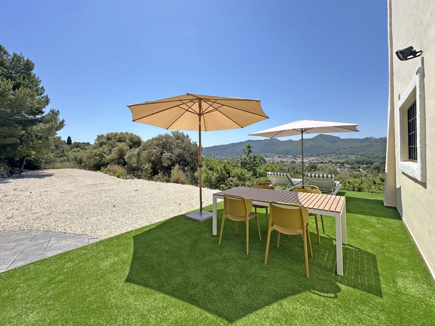 C4XY4536JAL Renovierte Villa zum Verkauf mit Panoramablick auf das Tal im Valle del Paraíso