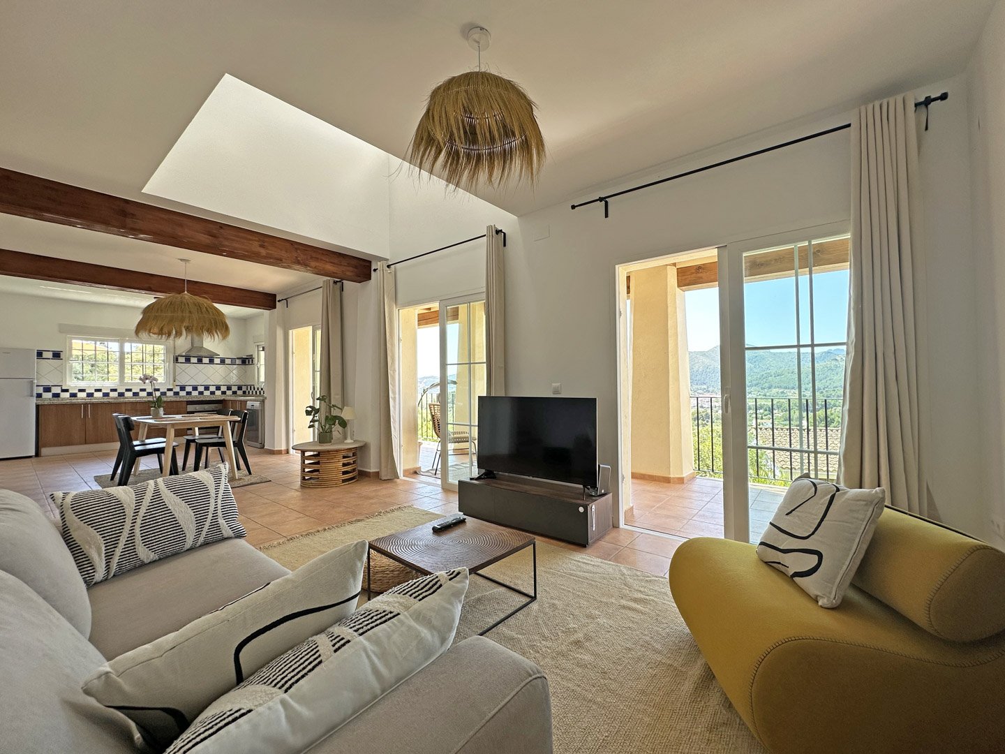 C4XY4536JAL Renovierte Villa zum Verkauf mit Panoramablick auf das Tal im Valle del Paraíso