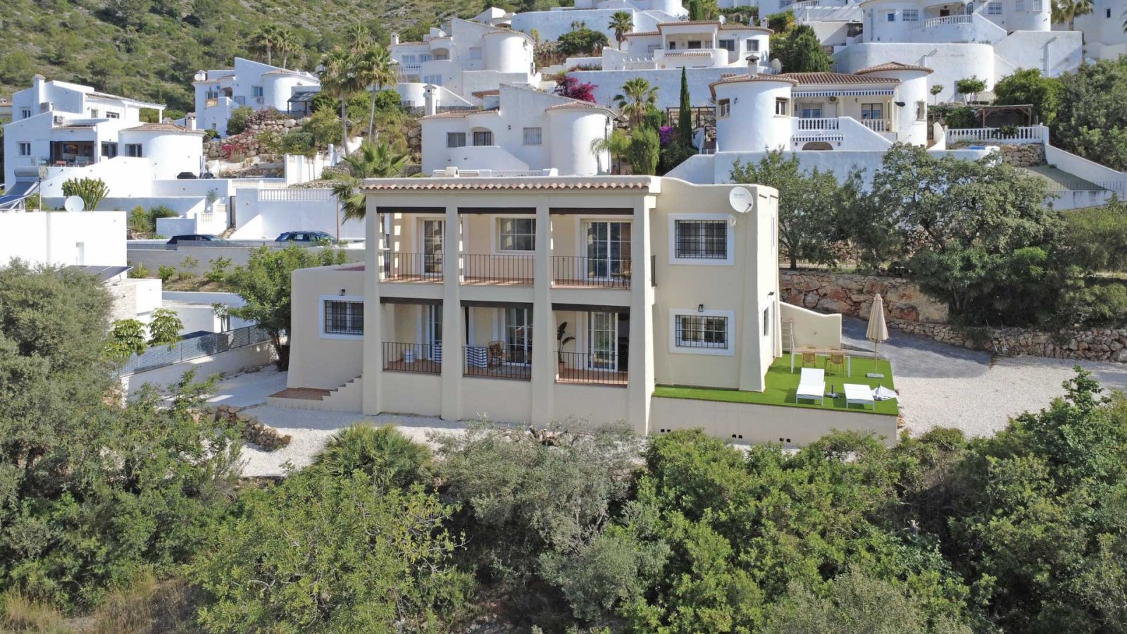 C4XY4536JAL Renovierte Villa zum Verkauf mit Panoramablick auf das Tal im Valle del Paraíso