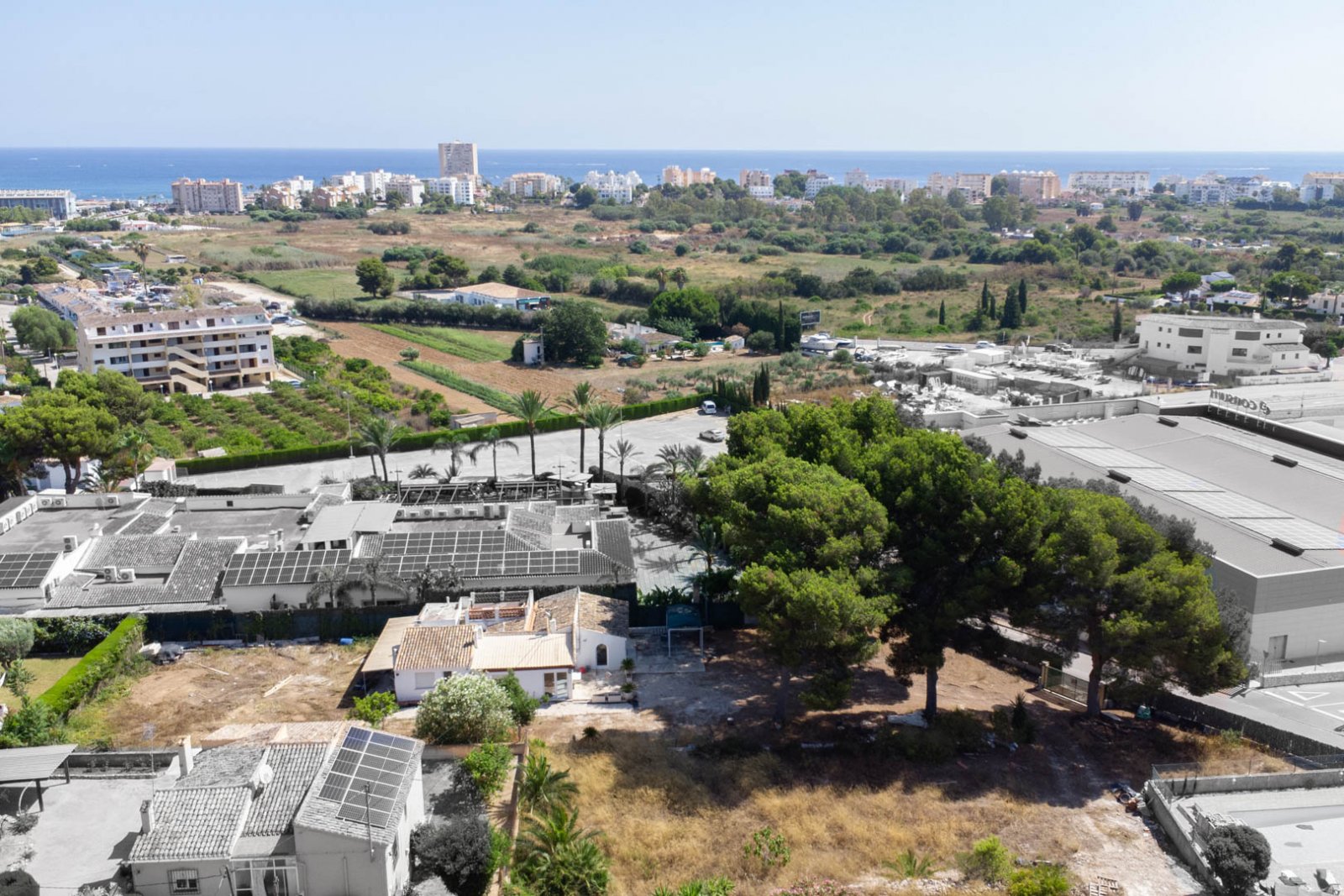 4544JAV Grundstück von 2600 m2 mit Haus zu verkaufen nur wenige Gehminuten vom Sandstrand in Jávea entfernt