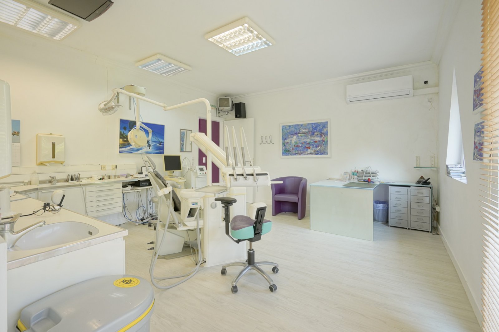 4559JAV Multifunktionale Gewerbeimmobilie zum Verkauf in Jávea