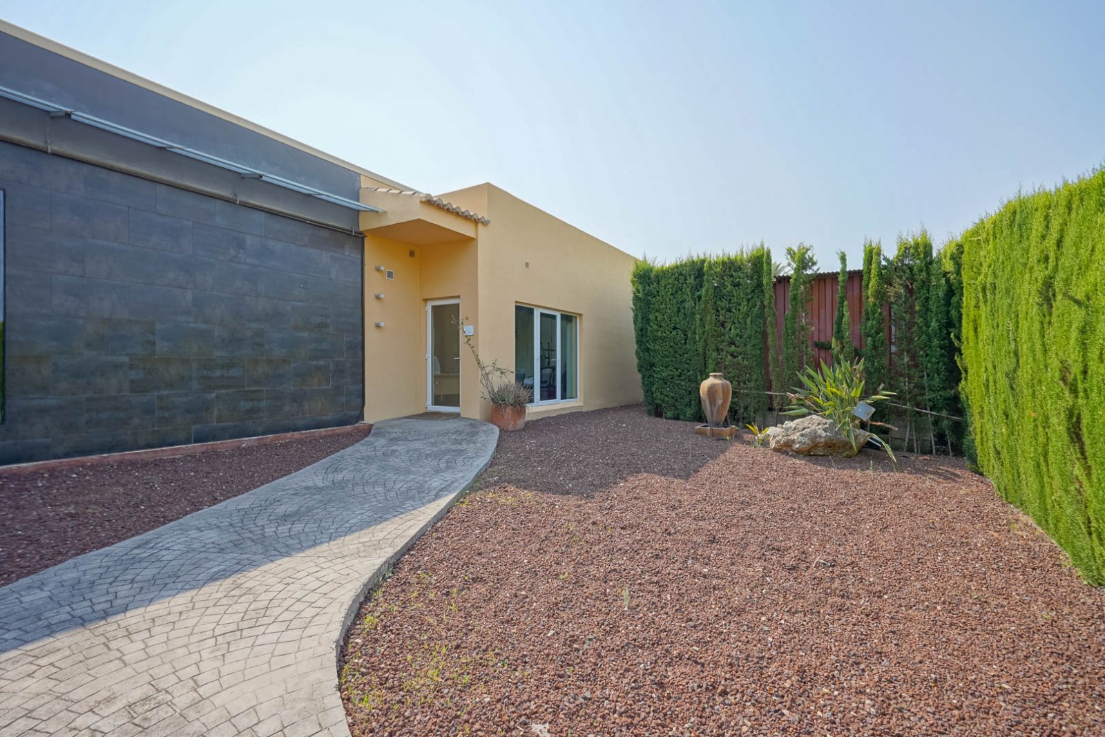 4559JAV Multifunktionale Gewerbeimmobilie zum Verkauf in Jávea