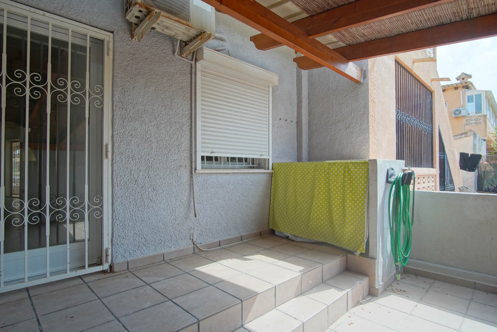 8289DEN Erdgeschosswohnung zum Verkauf in Denia, ganz in der Nähe des Zentrums, Las Rotas und des Yachthafens.