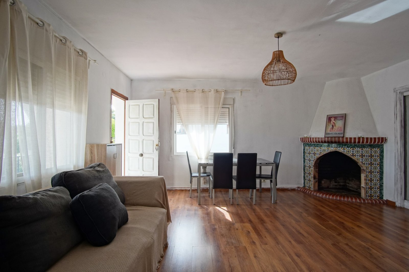 8293DEN Villa und Geschäft mit teilweisem Meerblick zu verkaufen in Las Rotas, Denia.