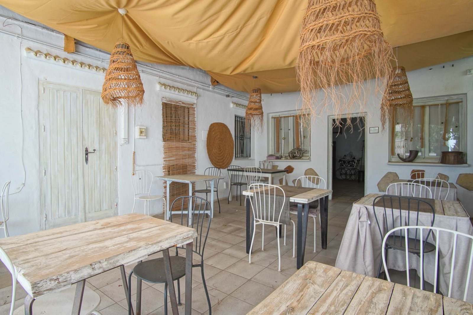 8293DEN Villa und Geschäft mit teilweisem Meerblick zu verkaufen in Las Rotas, Denia.