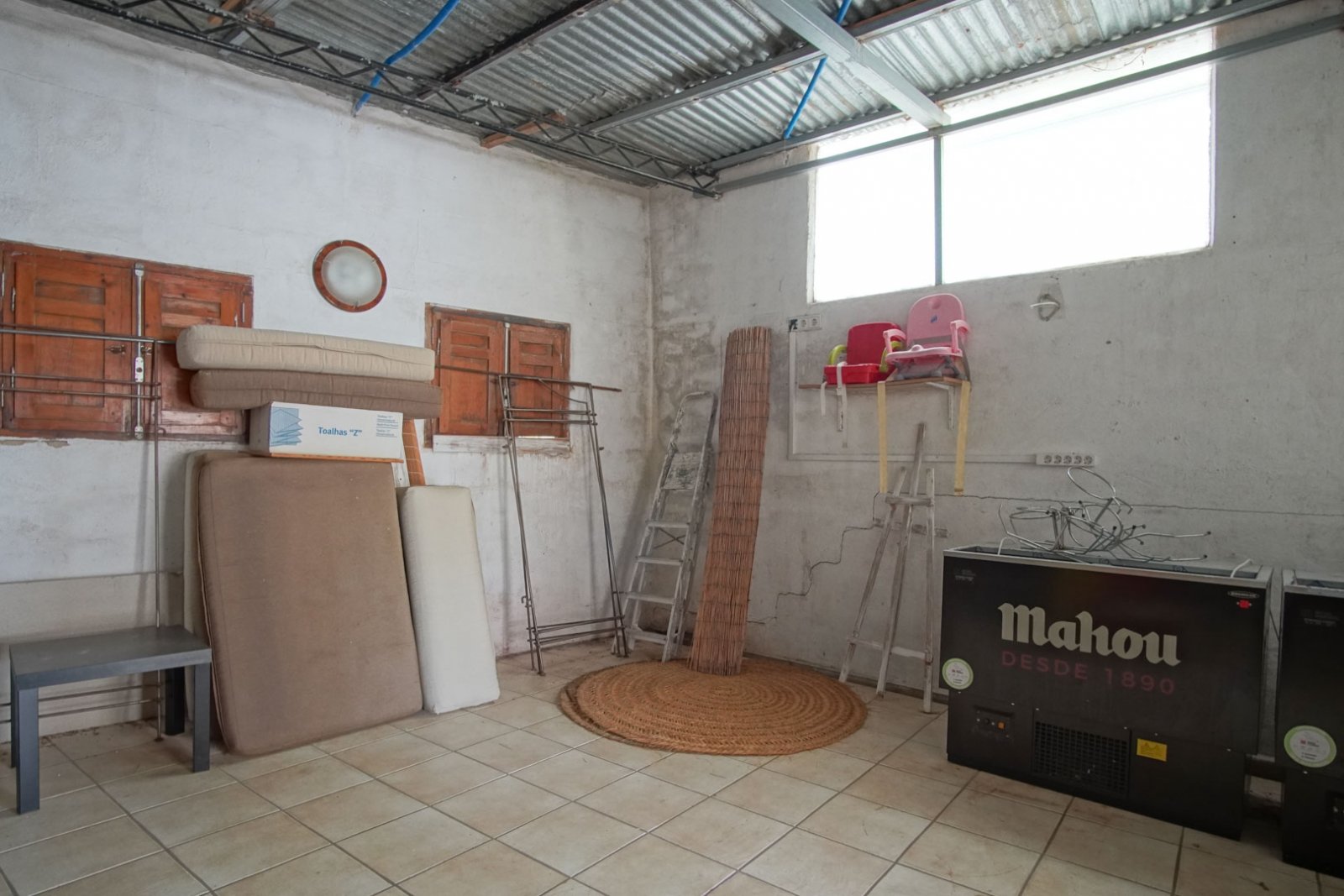 8293DEN Villa und Geschäft mit teilweisem Meerblick zu verkaufen in Las Rotas, Denia.