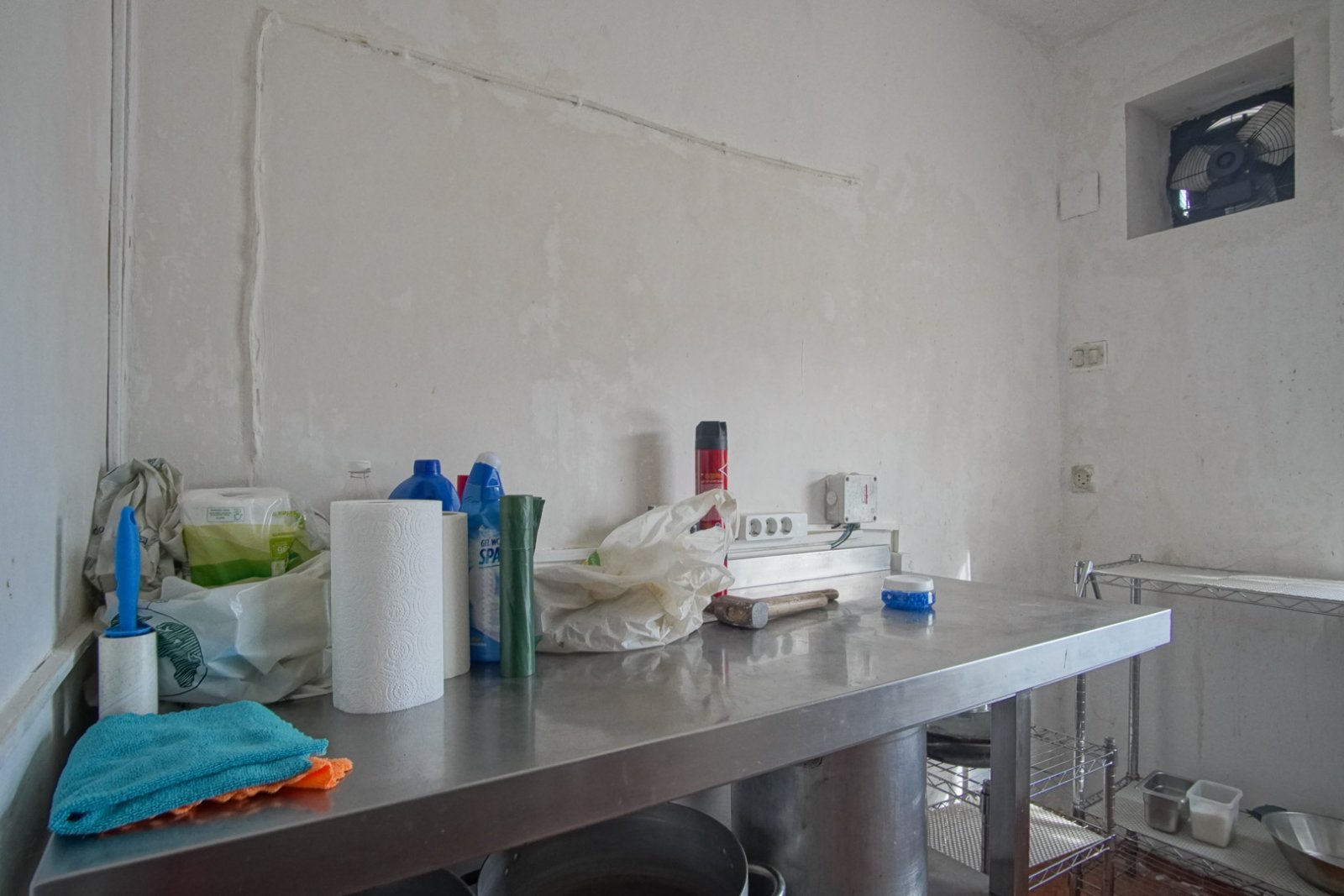 8293DEN Villa und Geschäft mit teilweisem Meerblick zu verkaufen in Las Rotas, Denia.