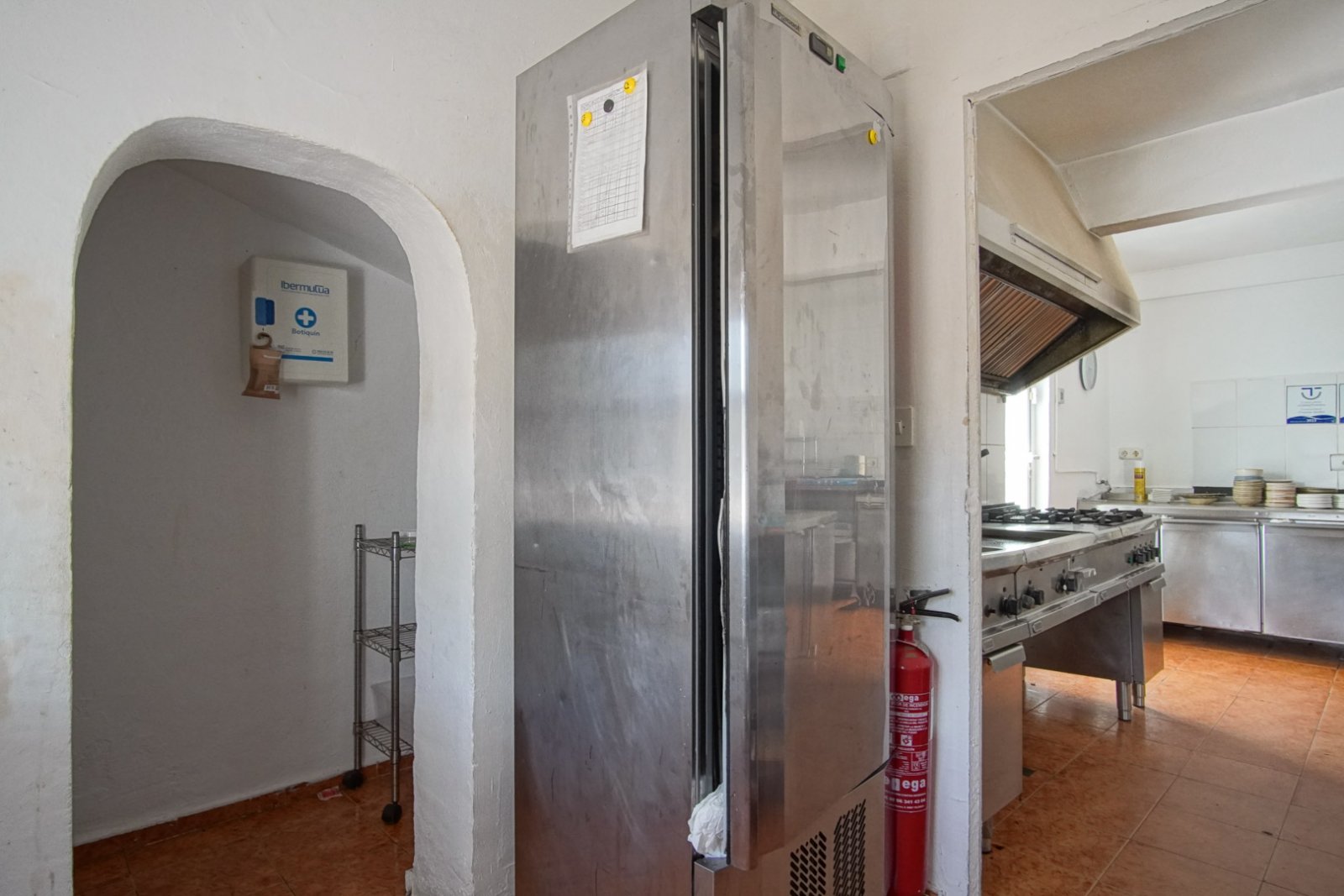 8293DEN Villa und Geschäft mit teilweisem Meerblick zu verkaufen in Las Rotas, Denia.