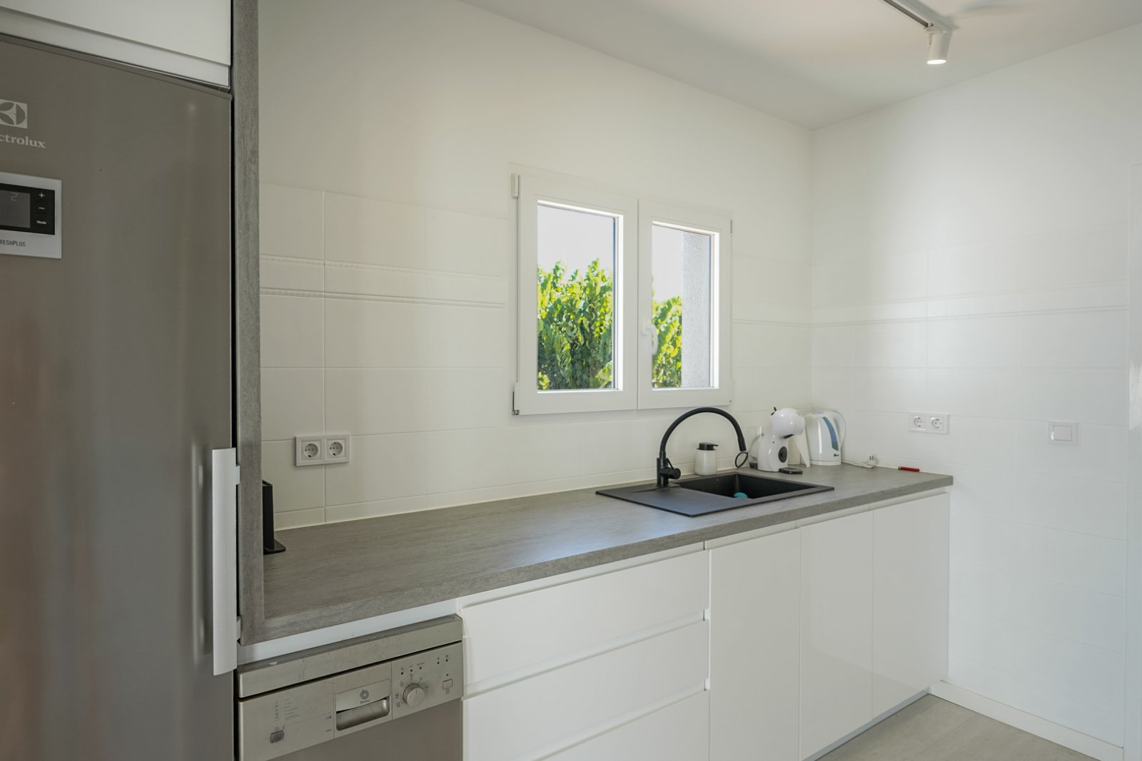 C3XY4574CAL Renovierte Villa mit 5 Schlafzimmern zu verkaufen, 500 m vom Strand und Zentrum von Calpe entfernt