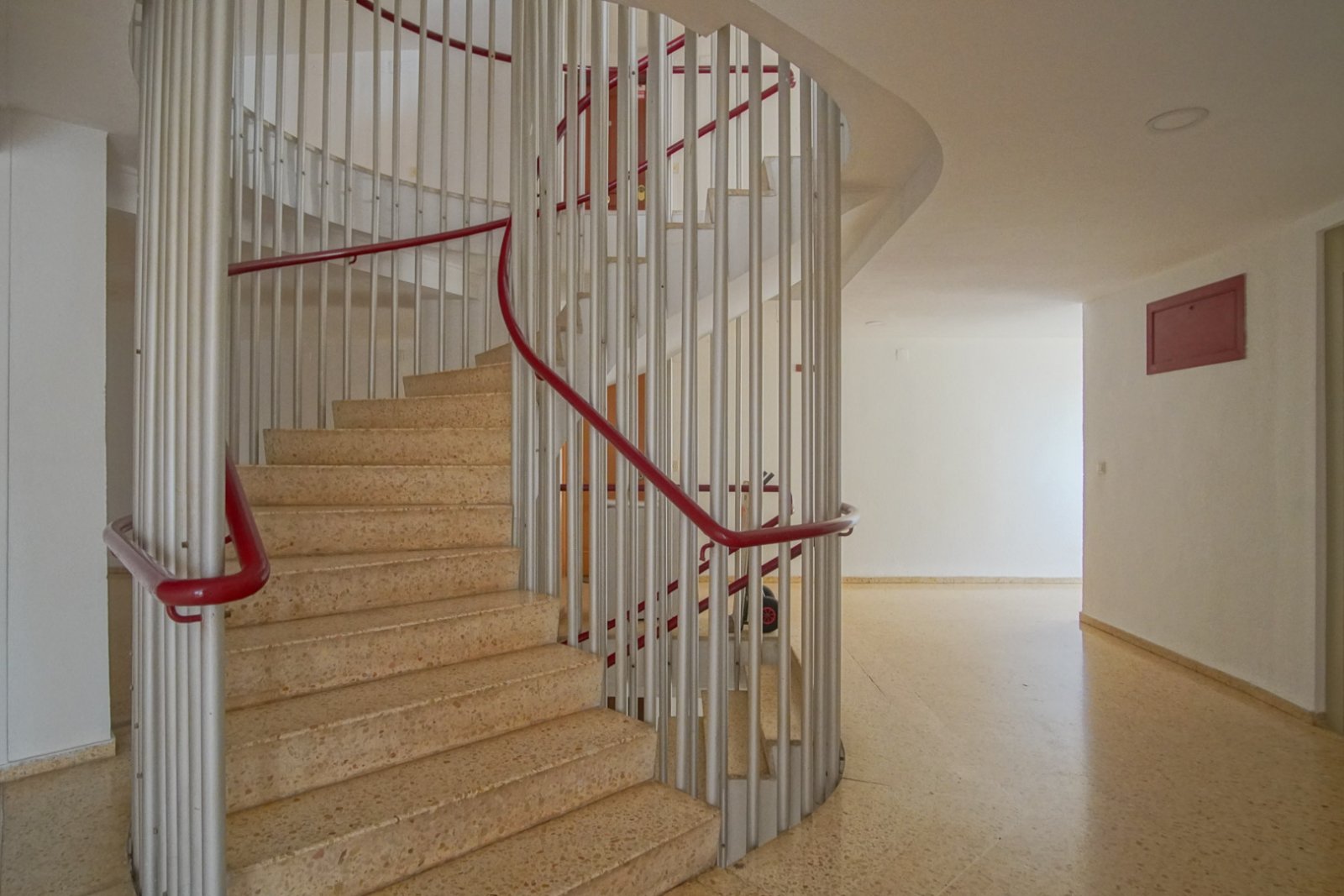 8302DEN Wohnung zum Verkauf in Denia zum Renovieren.