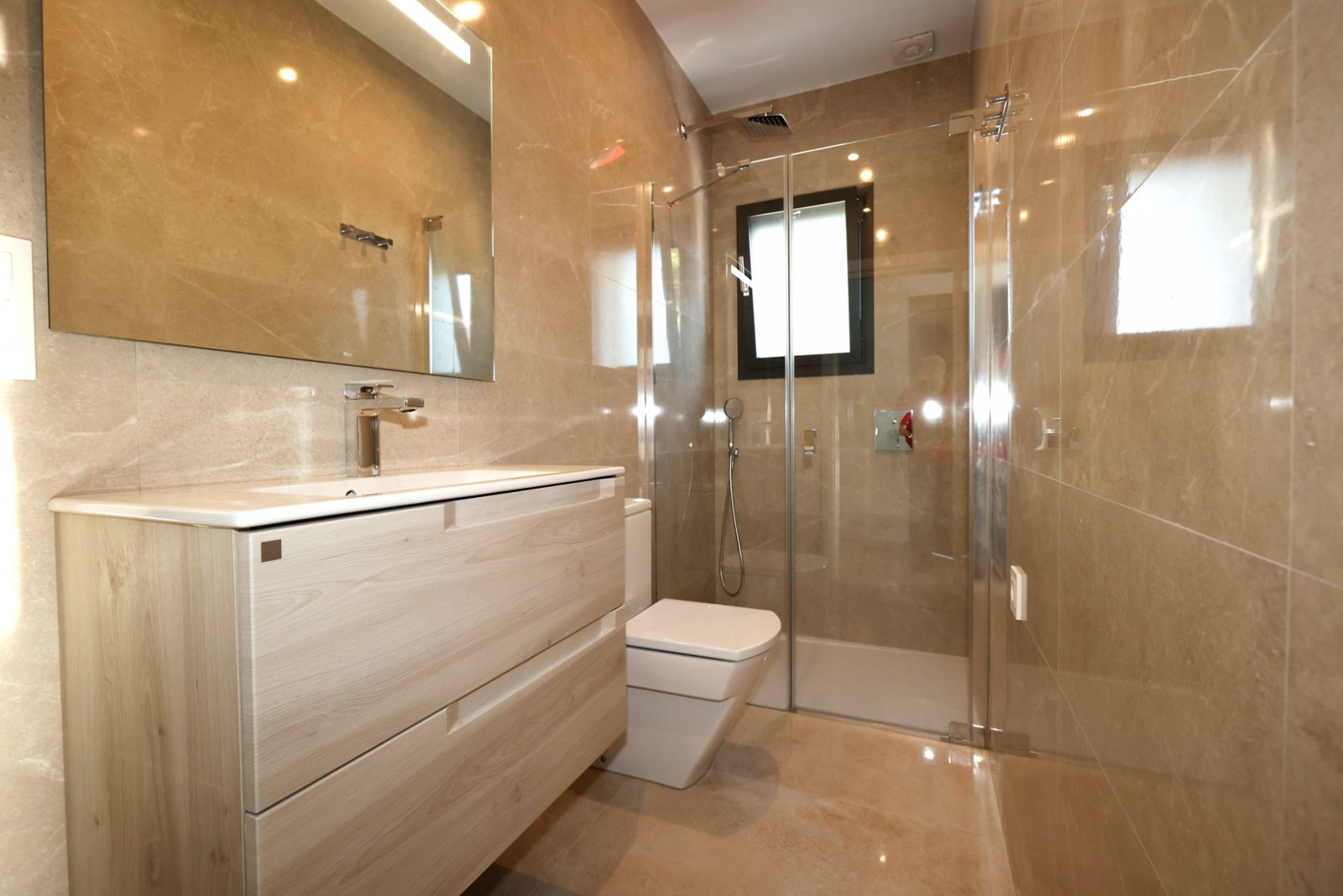 8308CAL Moderne Villa mit Bergblick, zu verkaufen in Calpe.