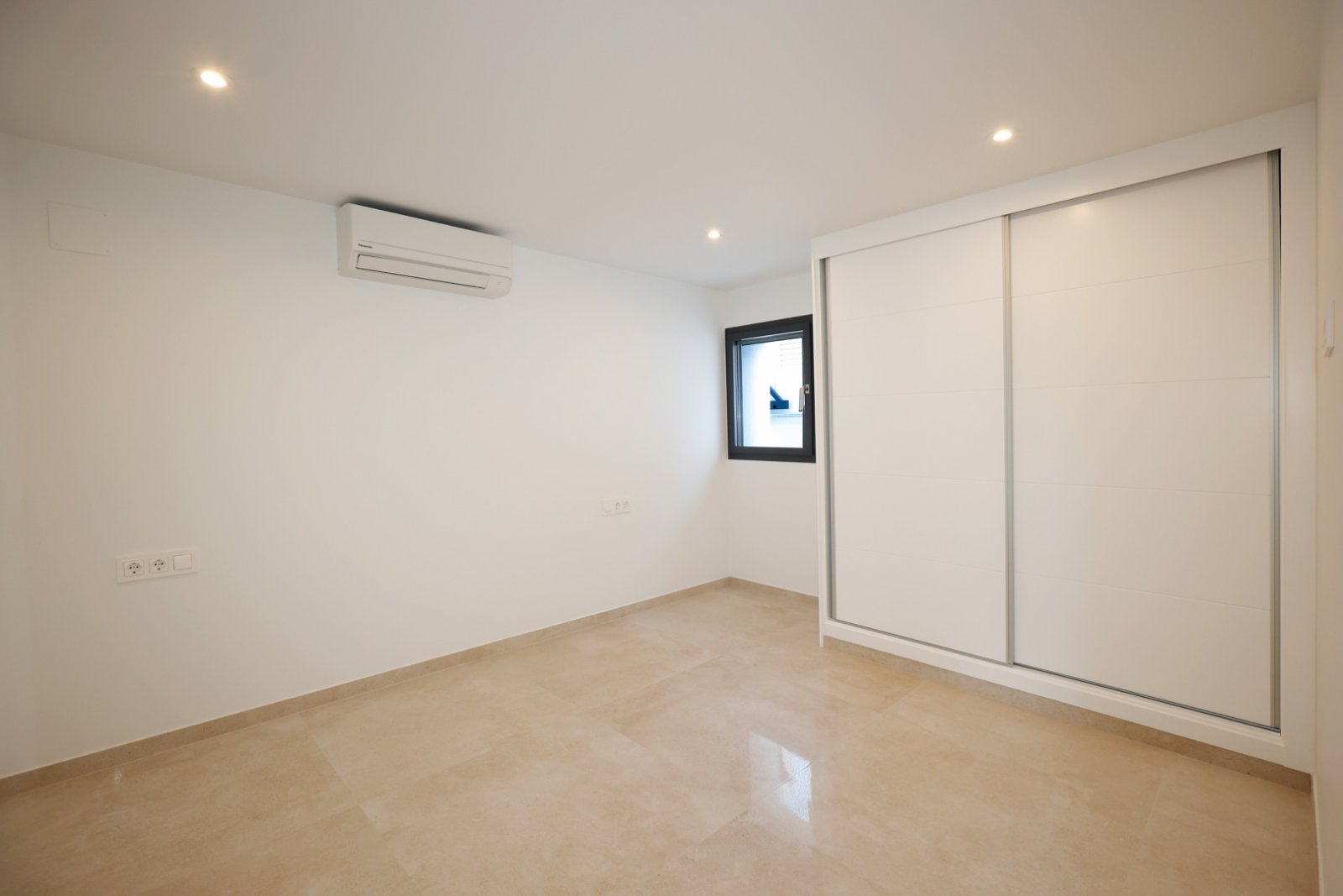 8308CAL Moderne Villa mit Bergblick, zu verkaufen in Calpe.