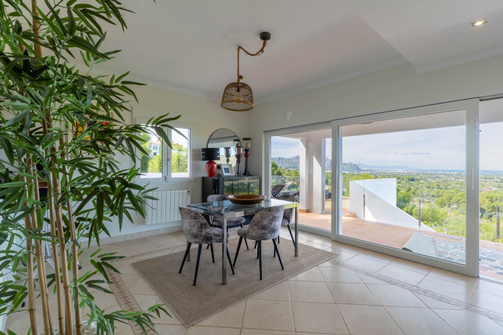 C3XY8309SEL Mediterrane Villa mit Panoramablick auf das Meer zum Verkauf in La Sella, Pedreguer.