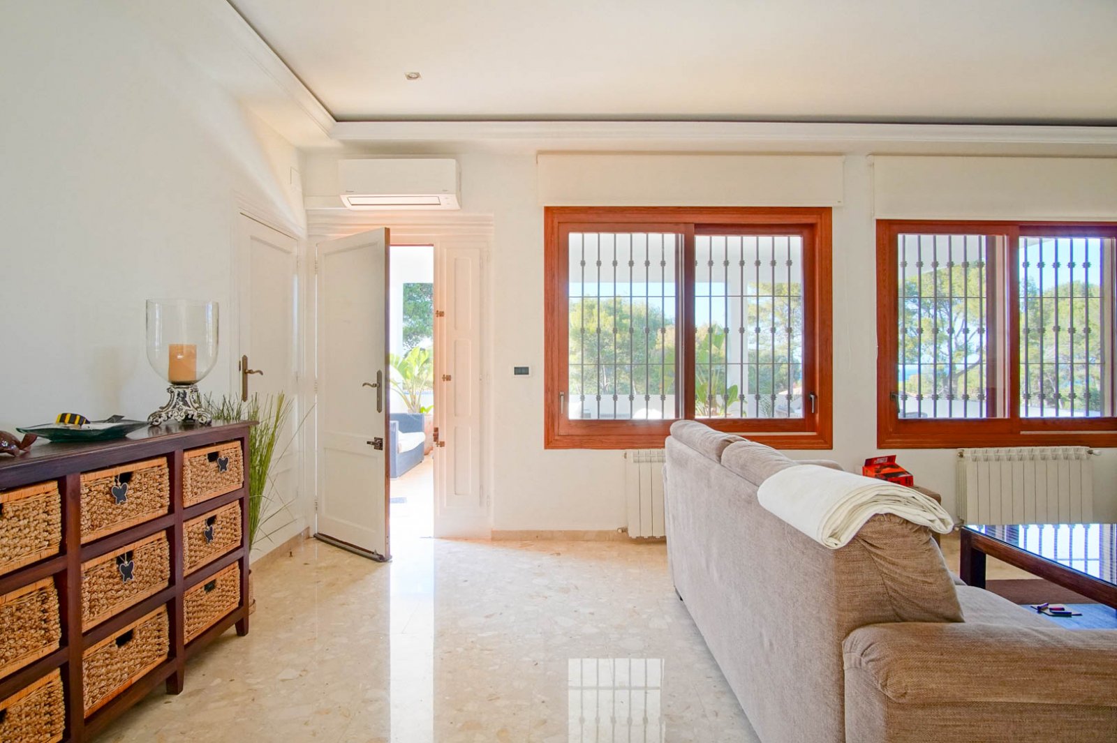 8176DEN Villa mit teilweisem Meerblick zum Verkauf in Las Rotas, Denia