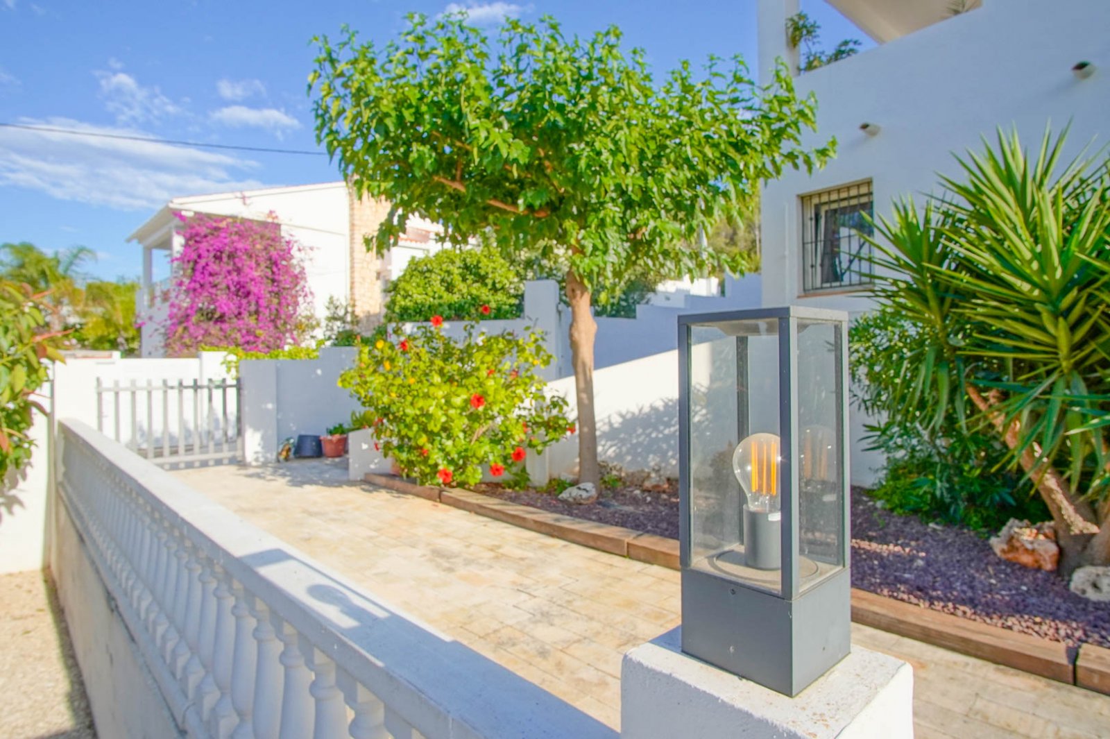 8176DEN Villa mit teilweisem Meerblick zum Verkauf in Las Rotas, Denia