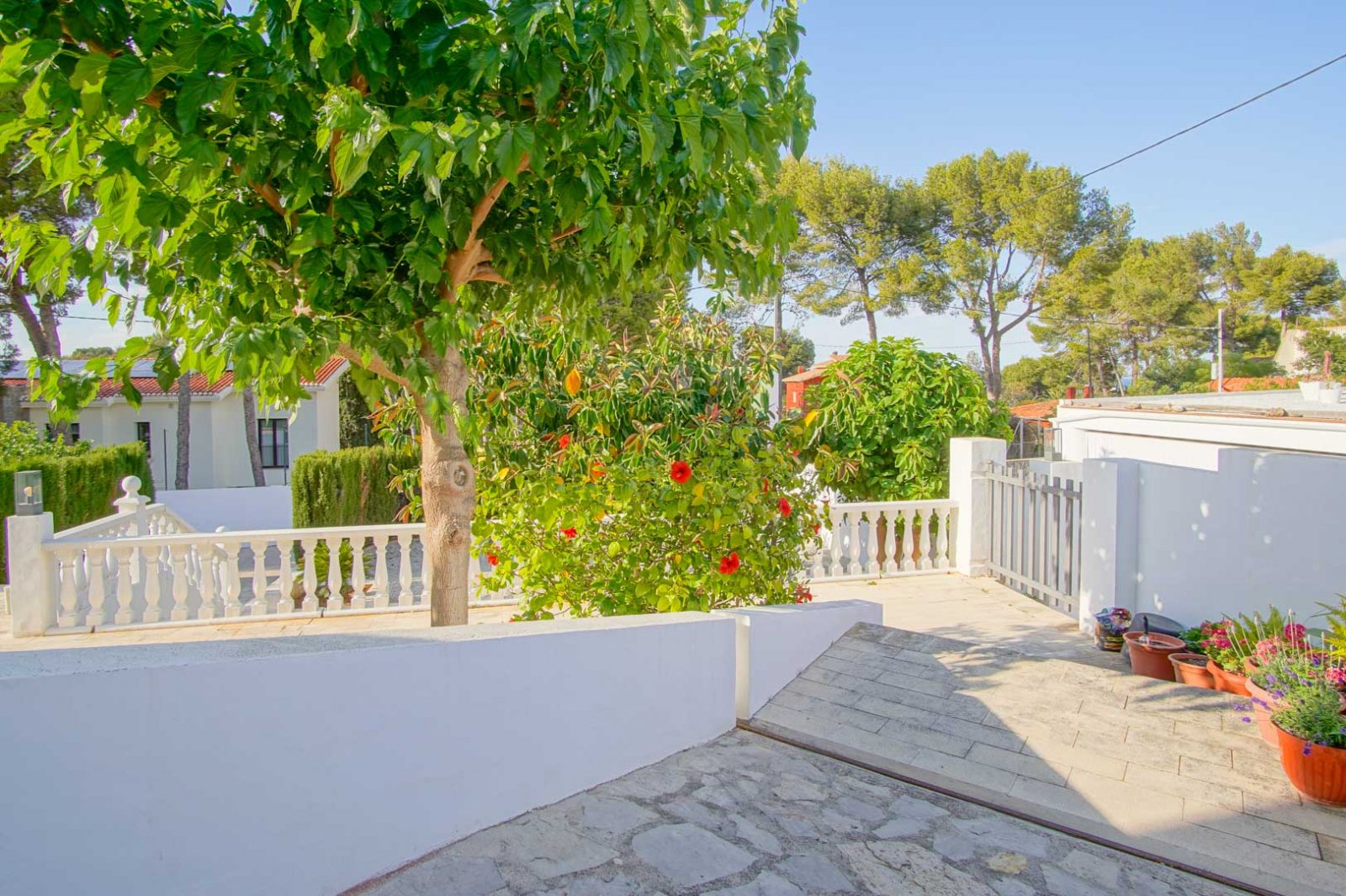 8176DEN Villa mit teilweisem Meerblick zum Verkauf in Las Rotas, Denia