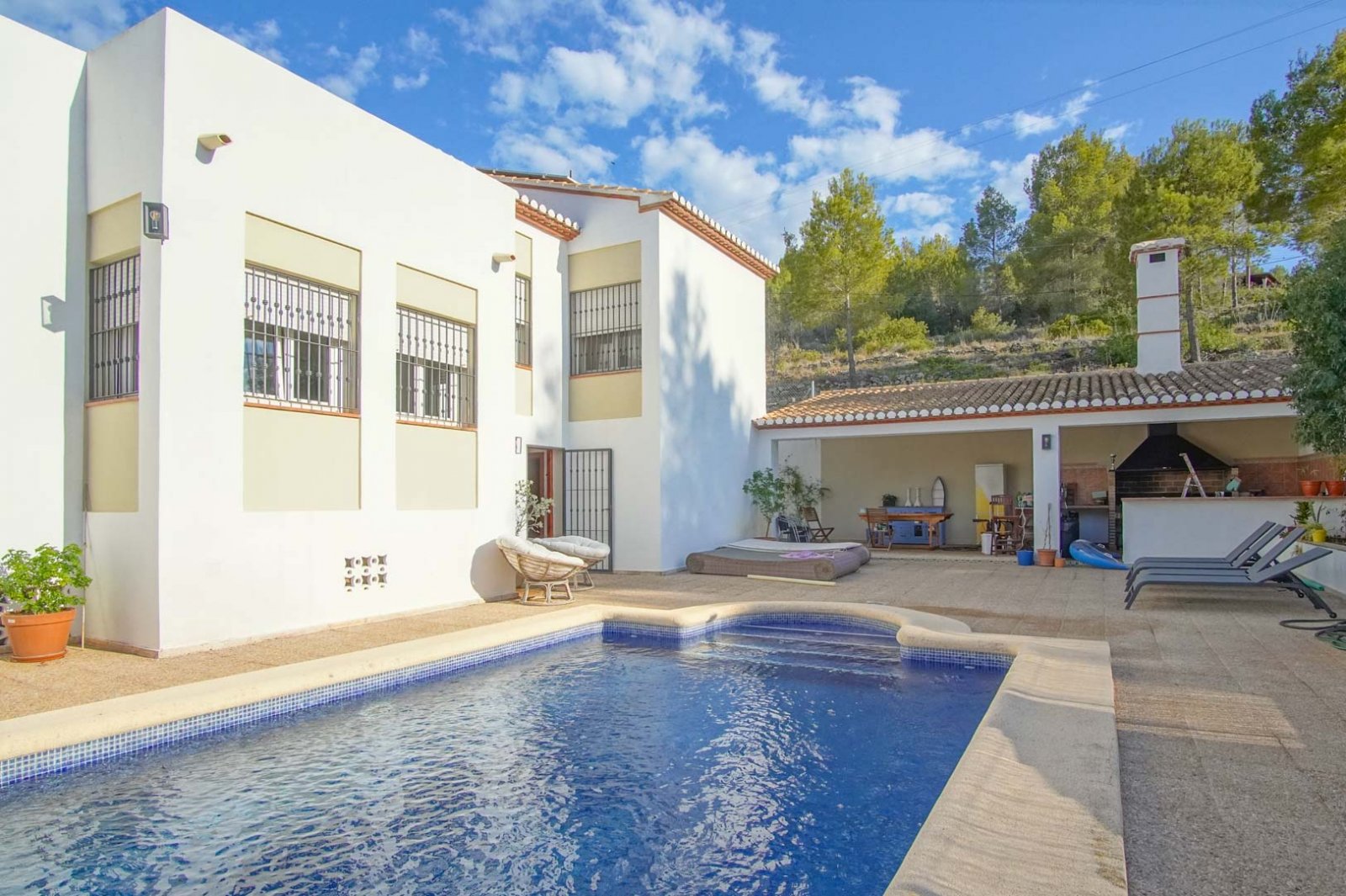 8176DEN Villa mit teilweisem Meerblick zum Verkauf in Las Rotas, Denia
