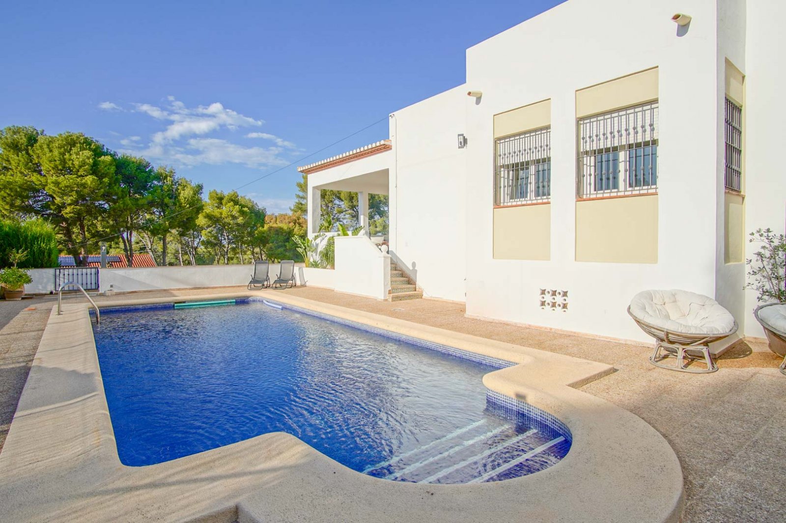 8176DEN Villa mit teilweisem Meerblick zum Verkauf in Las Rotas, Denia