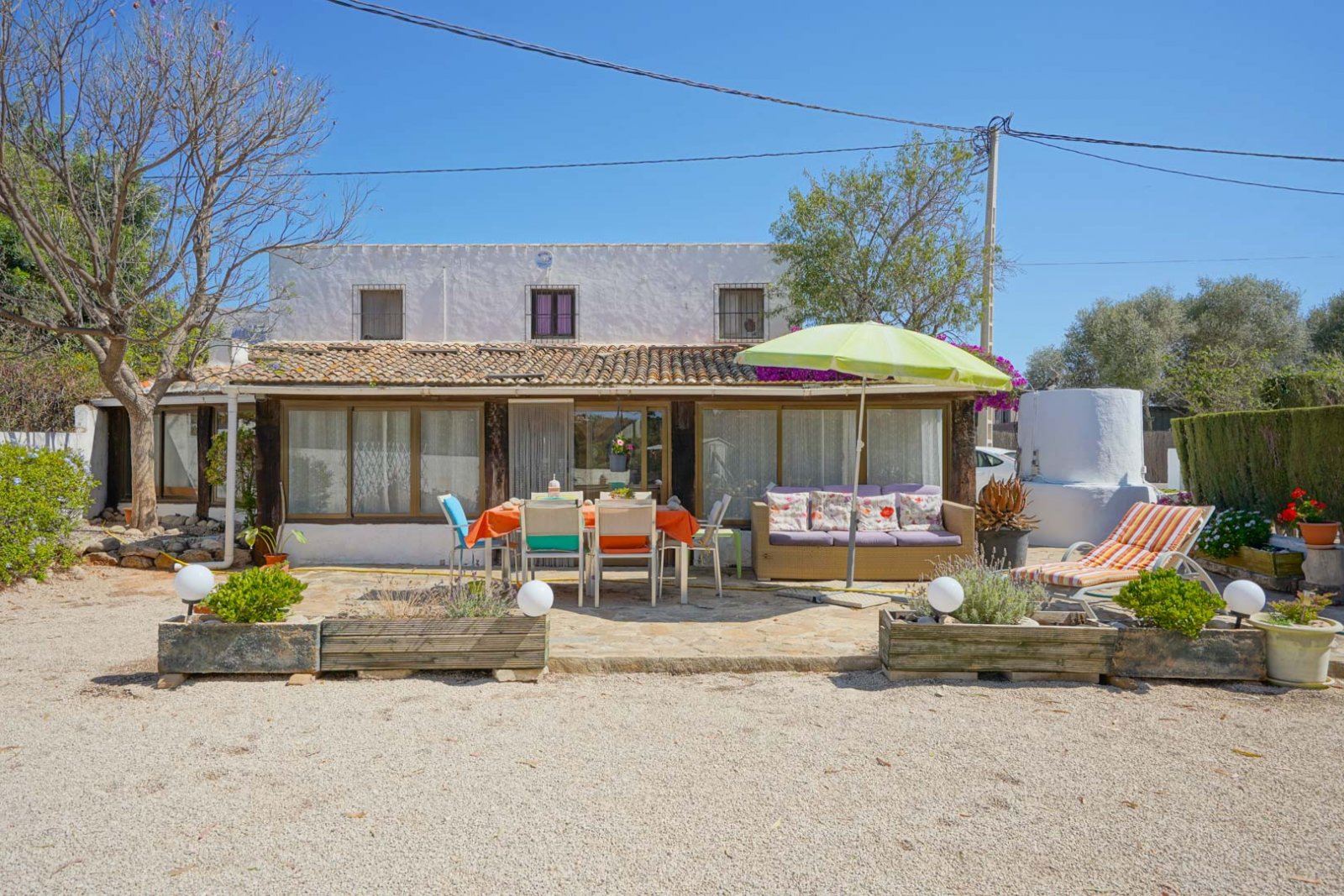 C3XY4395JAV Traditionelle Villa auf flachem Grundstück mit Gewerbeerlaubnis zum Verkauf in Jávea