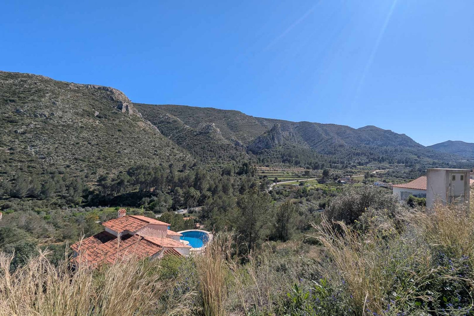 8215PED Lizensiertes modernes Villenprojekt mit Bergblick in Pedreguer zu verkaufen.