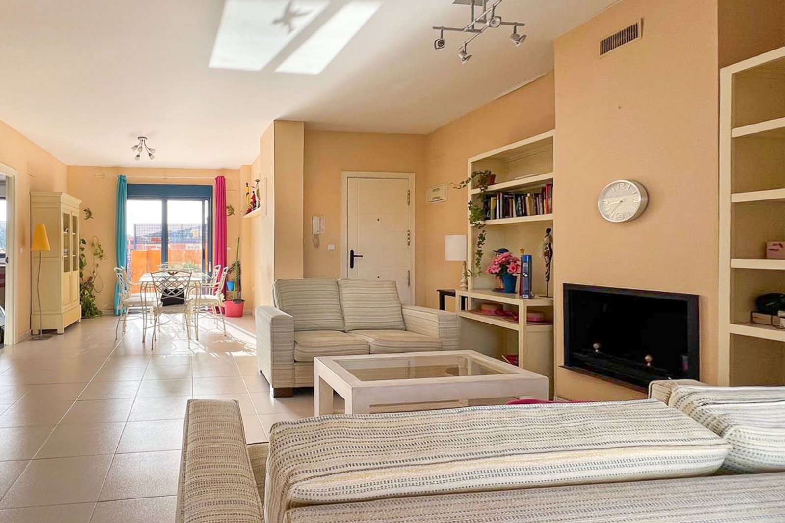 8269DEN Duplex-Penthouse mit Terrasse und teilweisem Meerblick zu verkaufen in Las Marina, Denia.