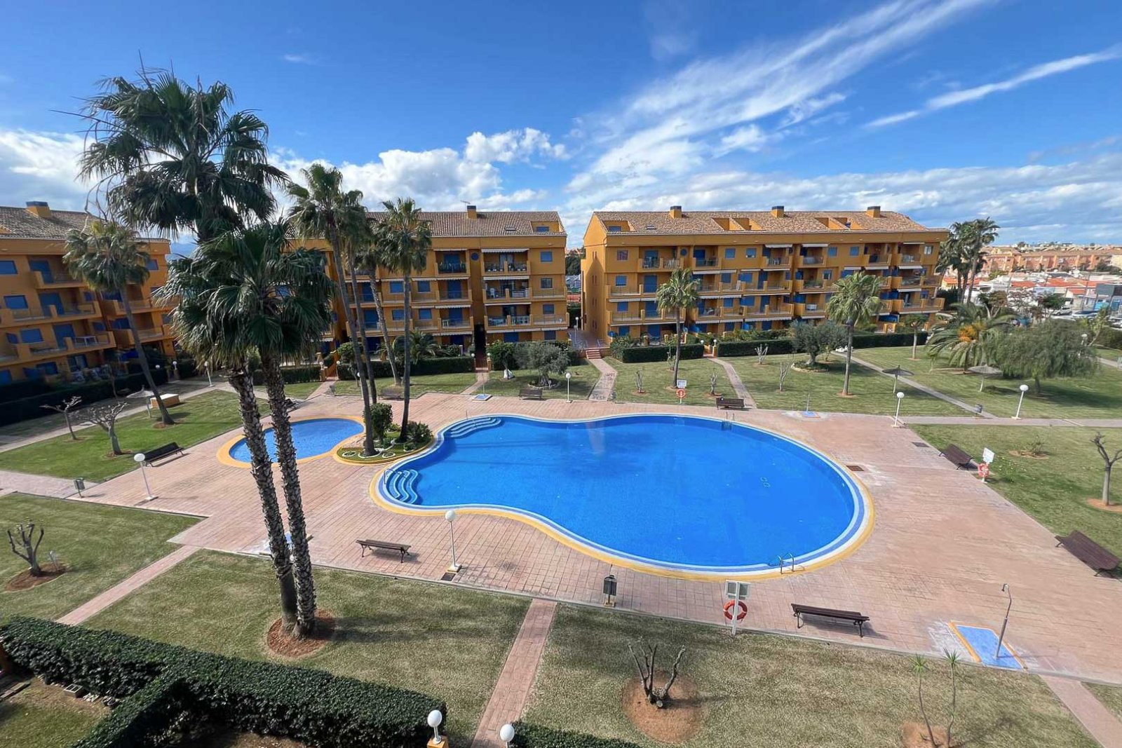 8269DEN Duplex-Penthouse mit Terrasse und teilweisem Meerblick zu verkaufen in Las Marina, Denia.