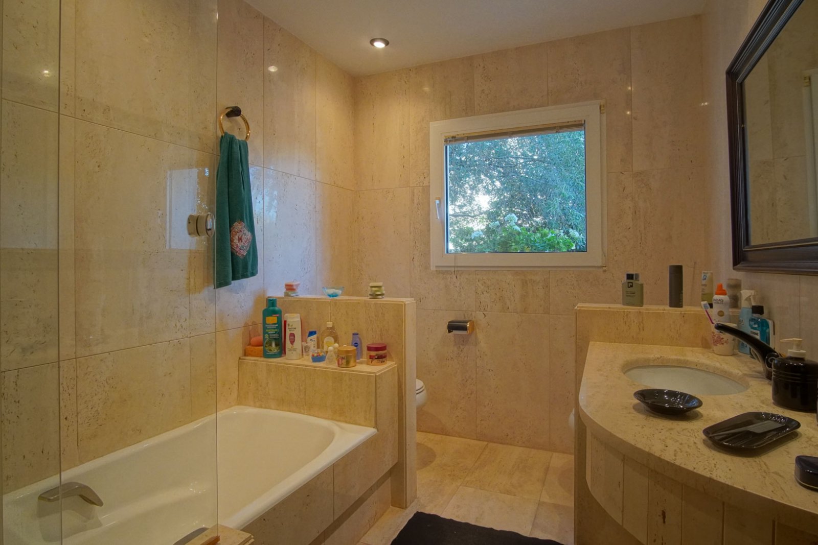 C3XY8287DEN Villa mit Pool zum Verkauf in Denia, mit teilweisem Blick auf die Berge und die Burg.