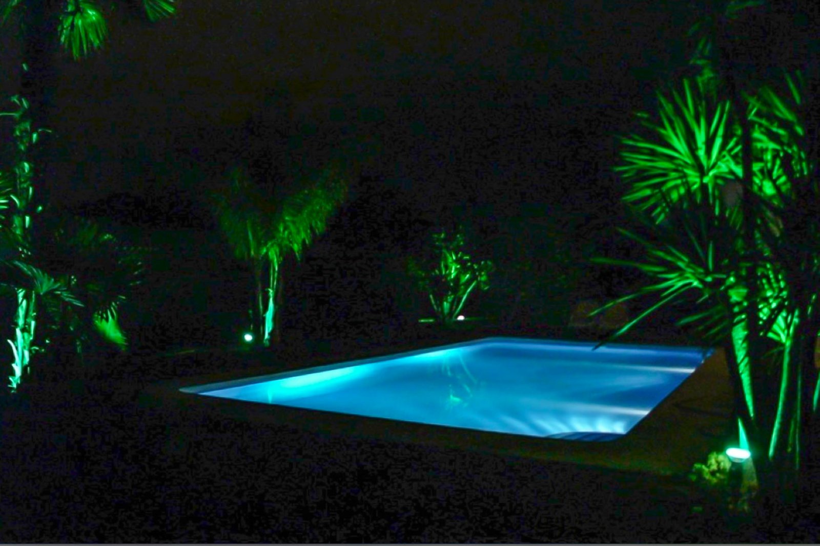 C3XY8287DEN Villa mit Pool zum Verkauf in Denia, mit teilweisem Blick auf die Berge und die Burg.