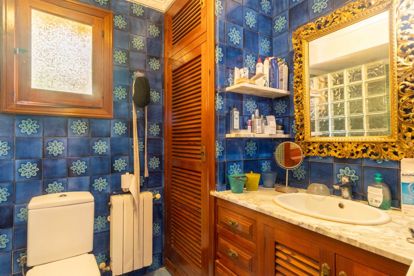 8290DEN Mediterrane Villa mit Pool, großem Grundstück, 550 m vom Strand entfernt und in der Nähe des Zentrums, zu verkaufen in Denia.