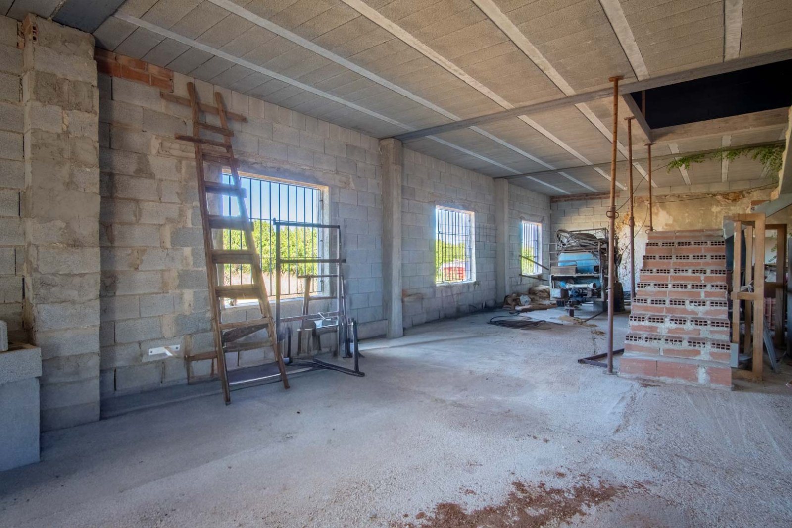 C3XY8296DEN Landhaus zum Renovieren mit großem Grundstück in Denia zu verkaufen.