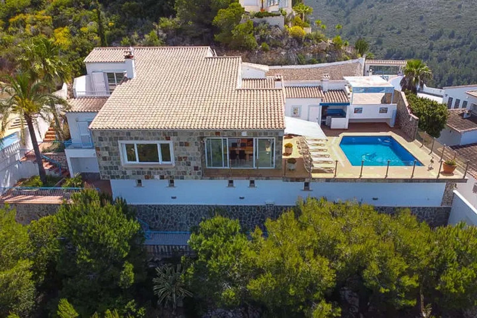 9001MOR Villa mit Pool und Meerblick in Moraira zu verkaufen.