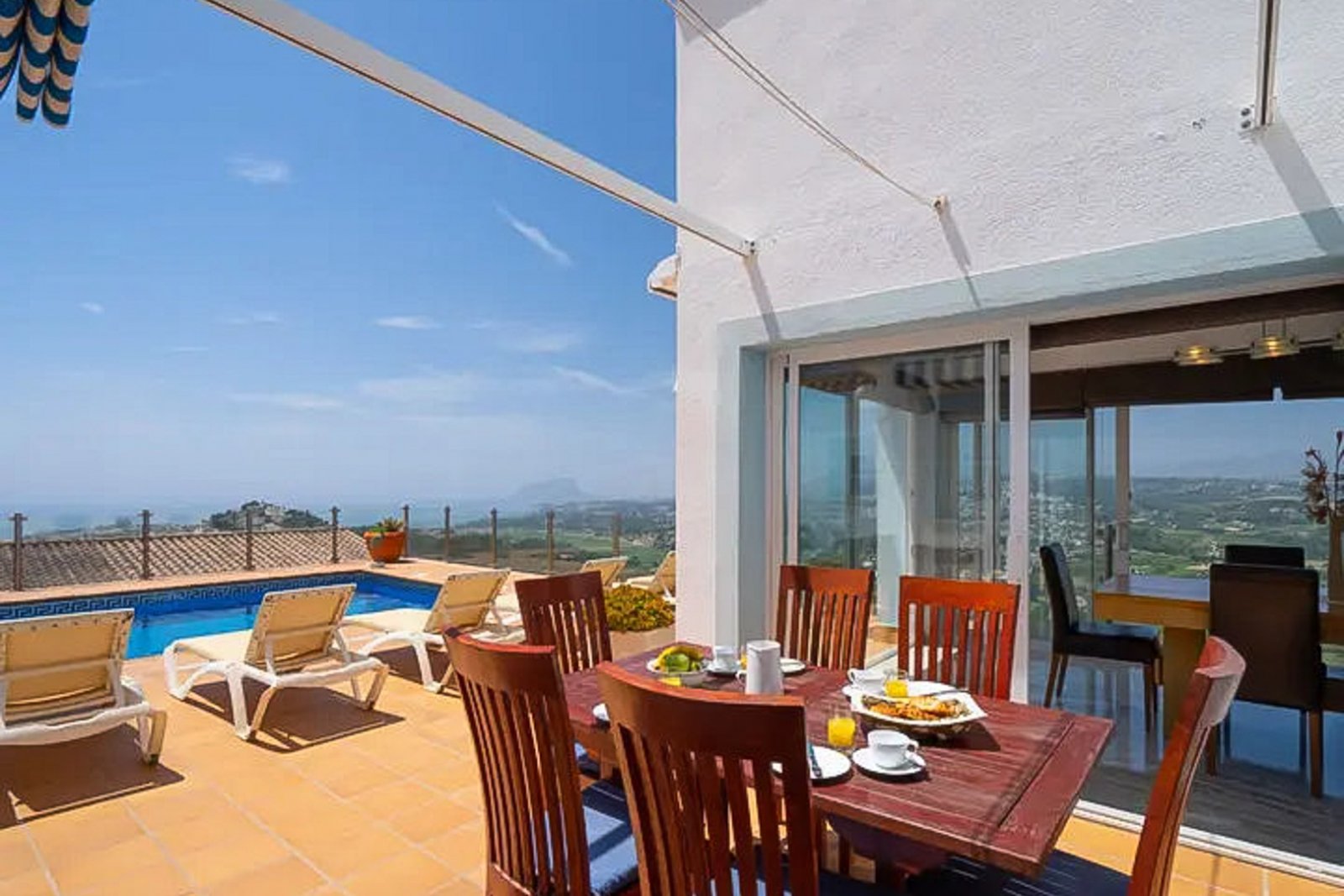 9001MOR Villa mit Pool und Meerblick in Moraira zu verkaufen.