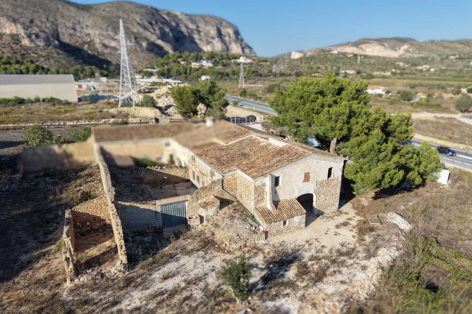 8307TEL Rustikales Doppelhaus zum Renovieren mit großem Grundstück in Teulada zu verkaufen.