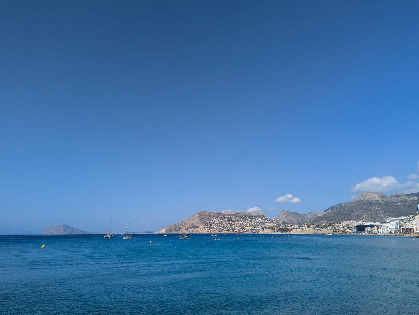 8308CAL Moderne Villa mit Bergblick, zu verkaufen in Calpe.