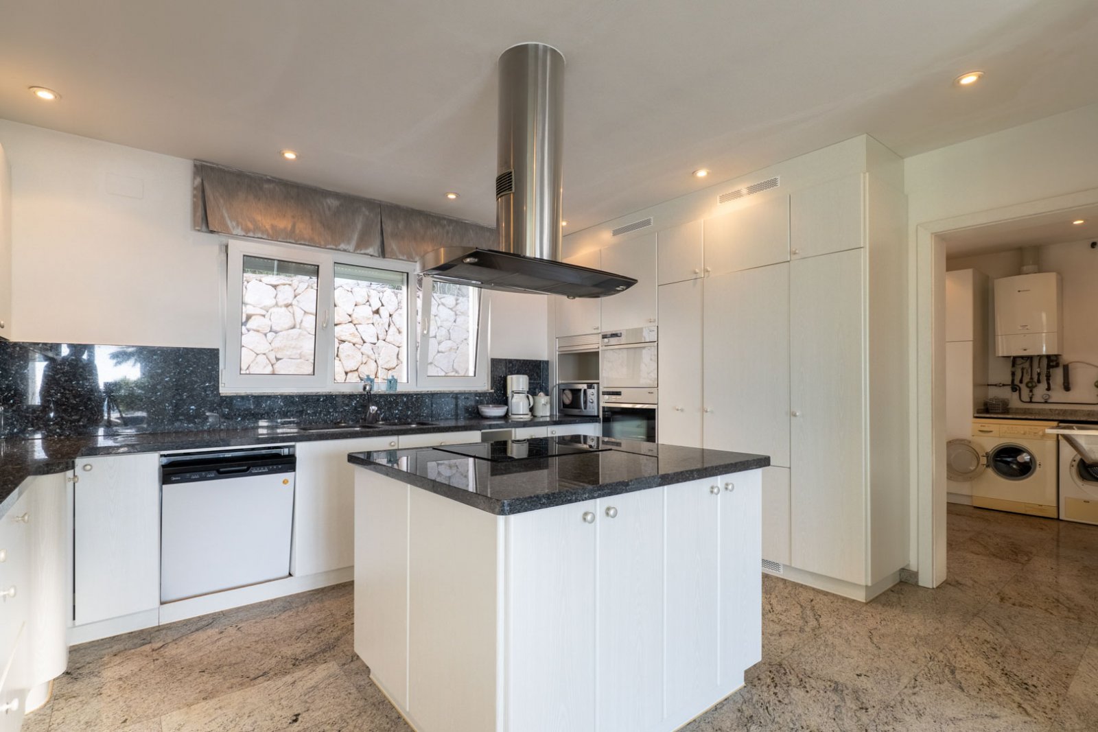 9005MOR Moderne Villa mit spektakulärem Meerblick in Moraira zu verkaufen.