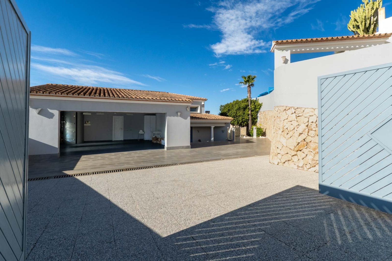 9005MOR Moderne Villa mit spektakulärem Meerblick in Moraira zu verkaufen.
