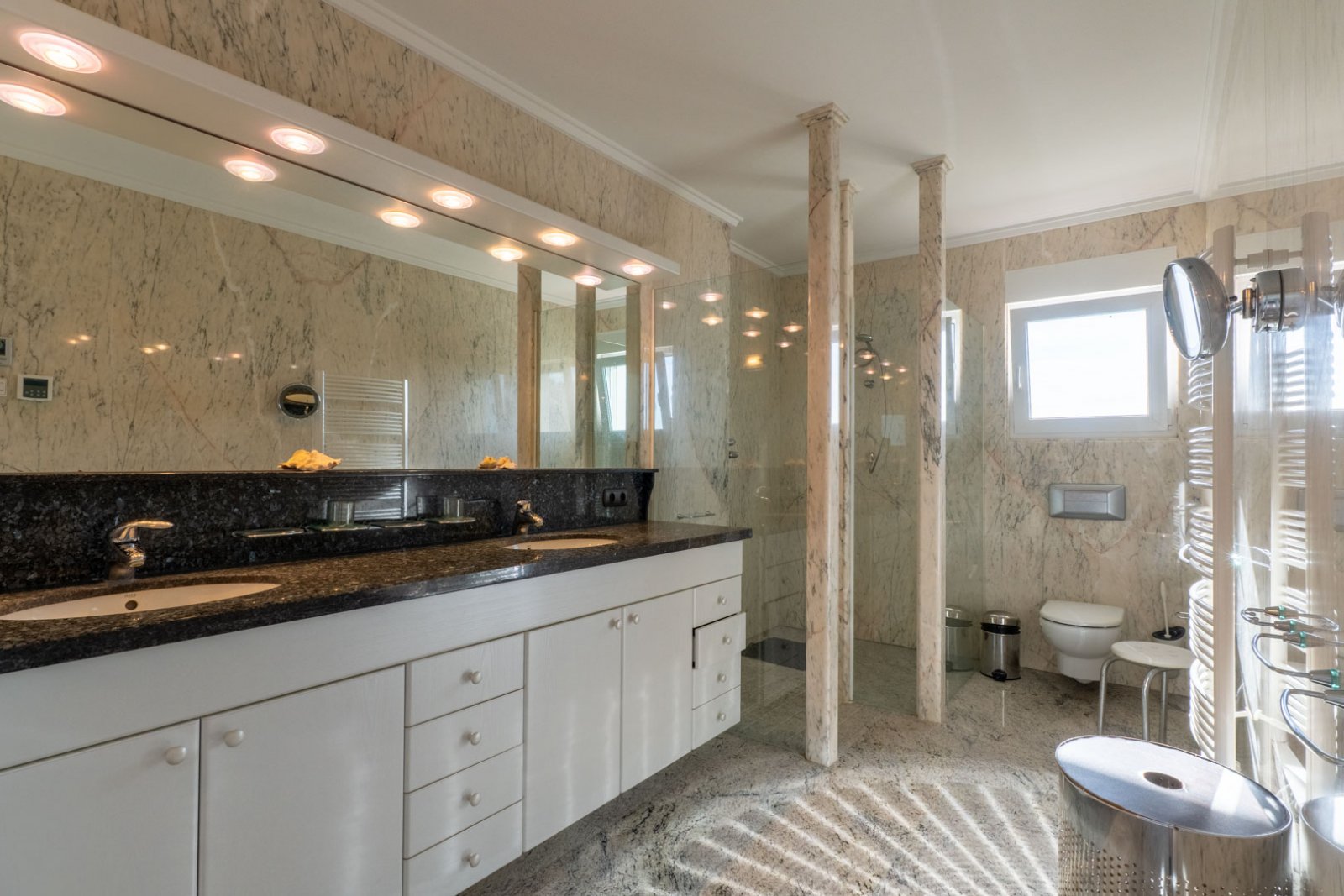 9005MOR Moderne Villa mit spektakulärem Meerblick in Moraira zu verkaufen.