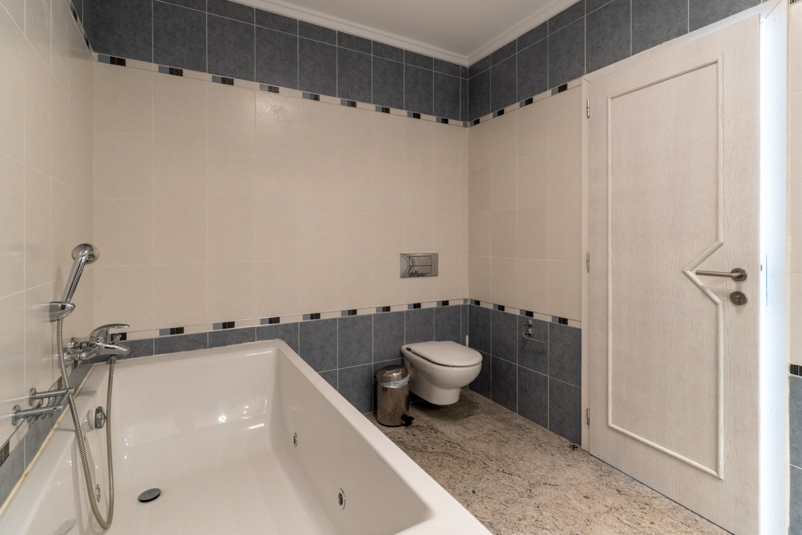 9005MOR Moderne Villa mit spektakulärem Meerblick in Moraira zu verkaufen.