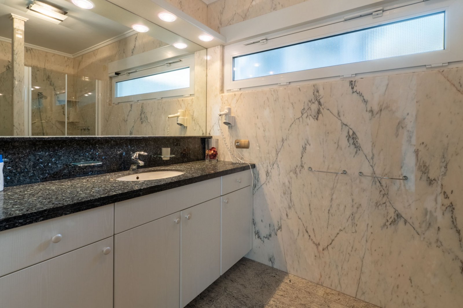 9005MOR Moderne Villa mit spektakulärem Meerblick in Moraira zu verkaufen.