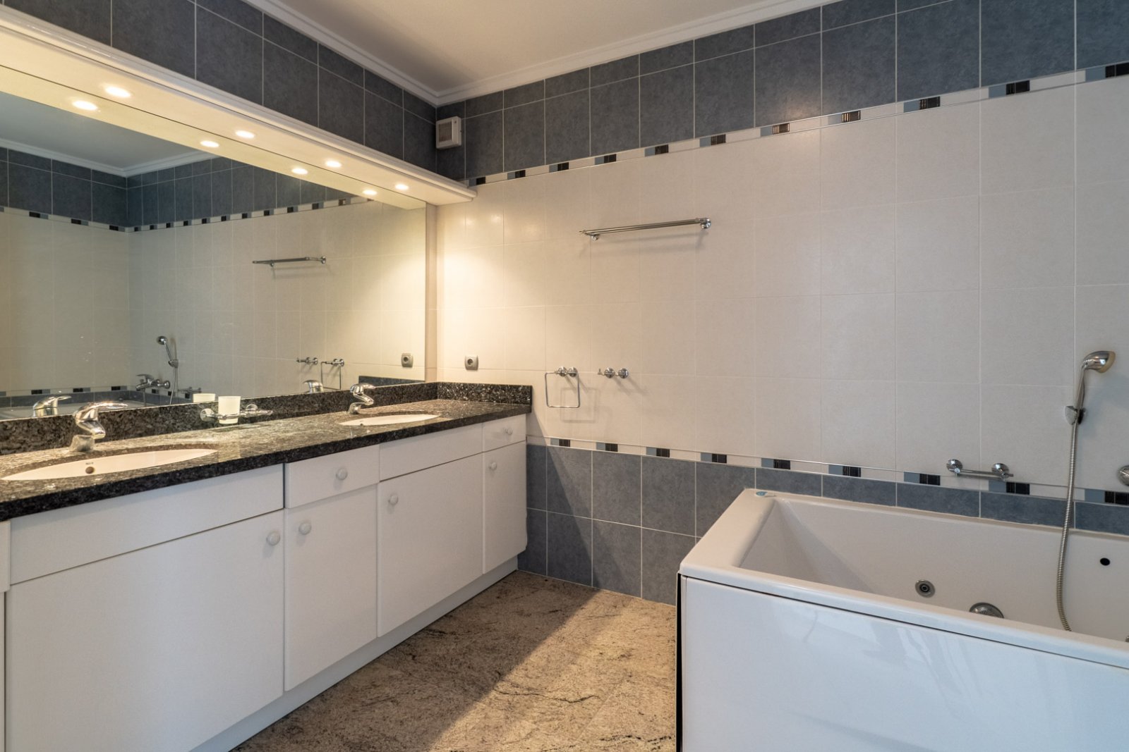 9005MOR Moderne Villa mit spektakulärem Meerblick in Moraira zu verkaufen.