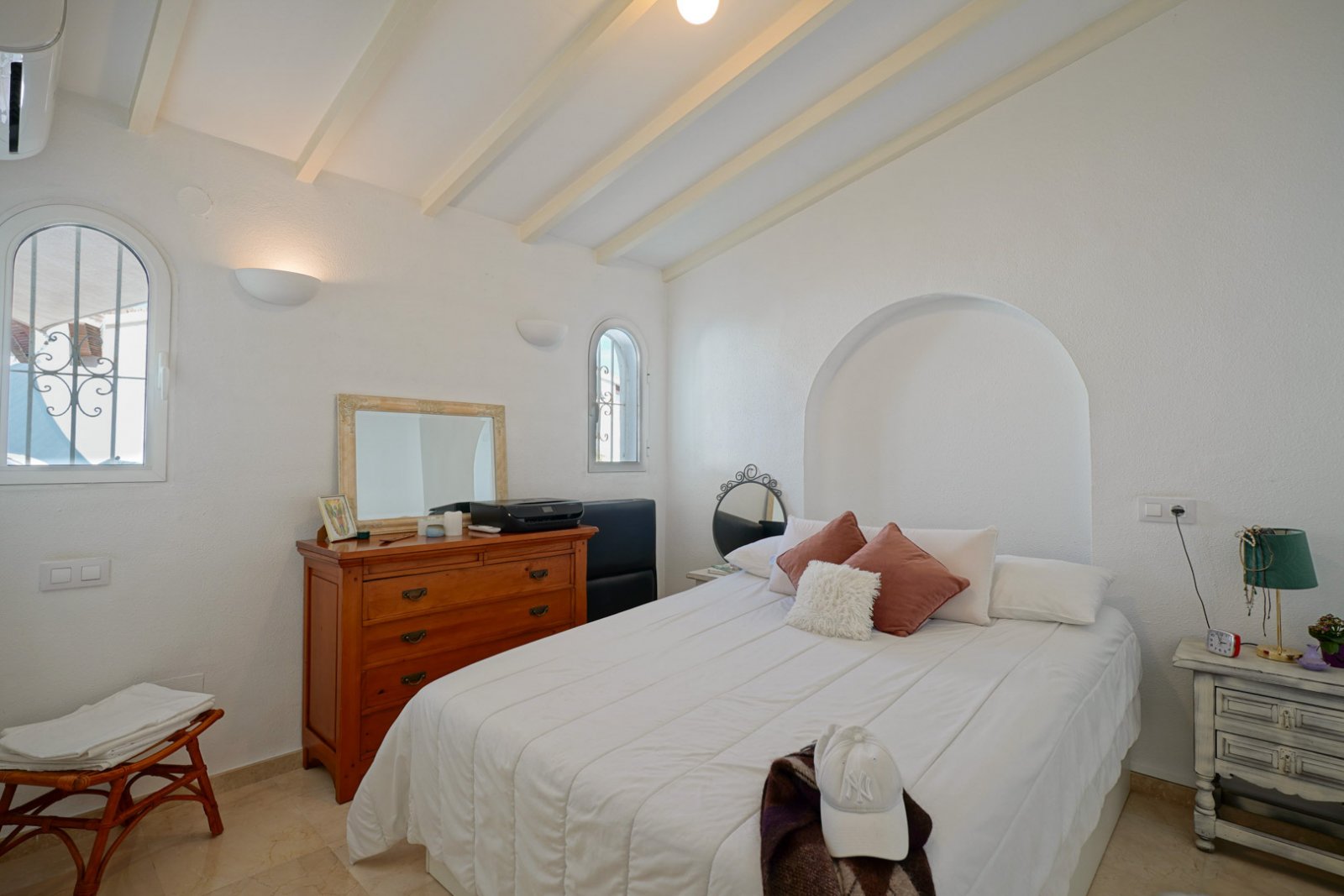 C3XY8323MOR Freistehende Villa mit Pool und Meerblick in Moraira zu verkaufen.