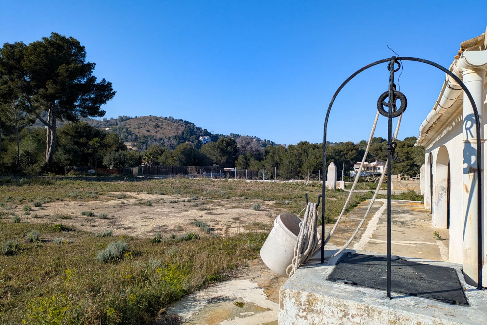 4628JAV Traditionelle Finca mit mehreren Grundstücken zum Verkauf in Pinosol-Las Laderas, Jávea