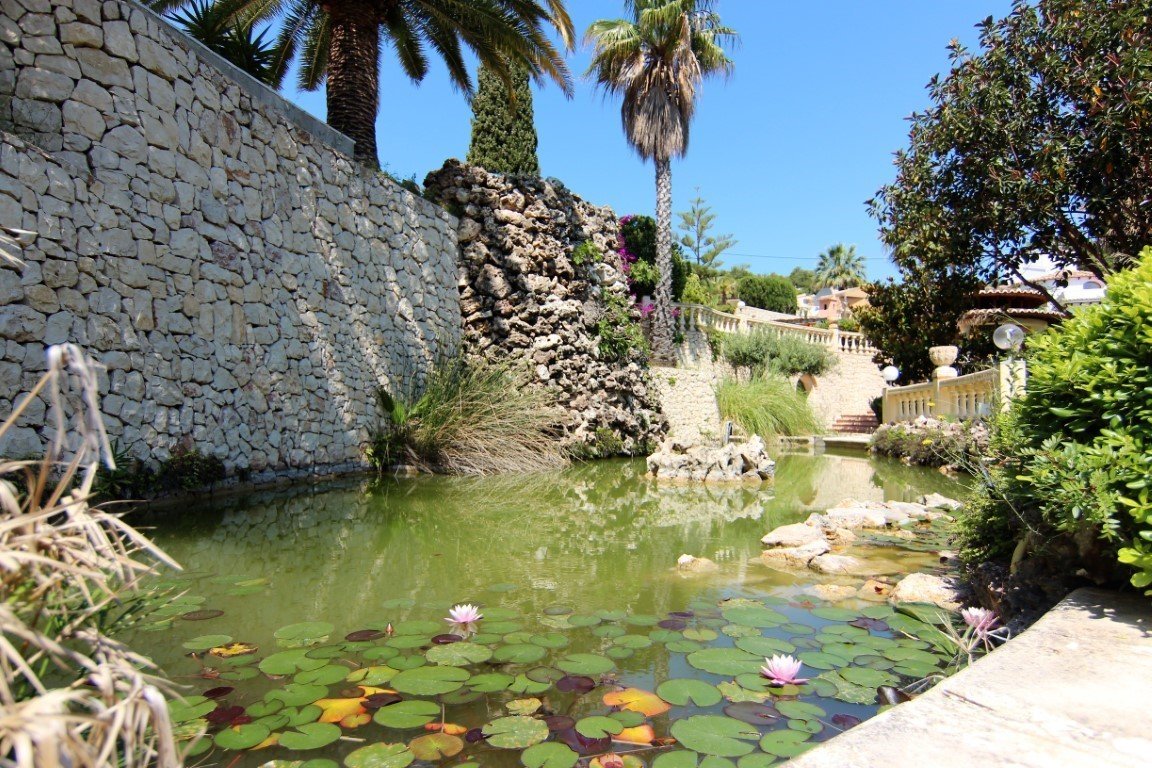 6197BEN Schöne 8 Schlafkamer Villa nur wenige Gehminuten vom Meer entfernt zum verkauf in Benissa