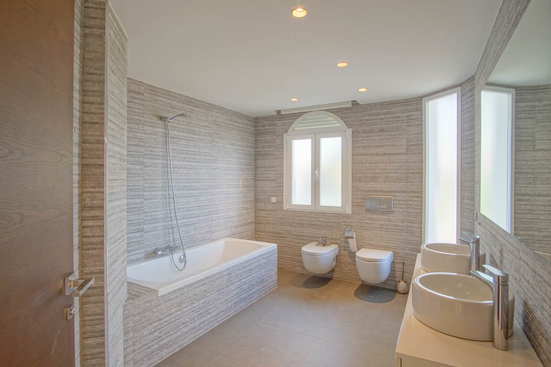 7030ALF Neue architektonische Villa im Kolonialstil zu verkaufen in Alfaz del Pi Alicante