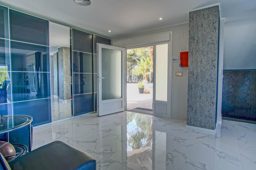 7058NUC Wunderschönes, großes, renoviertes mediterranes Landhaus in La Nucia zu verkaufen