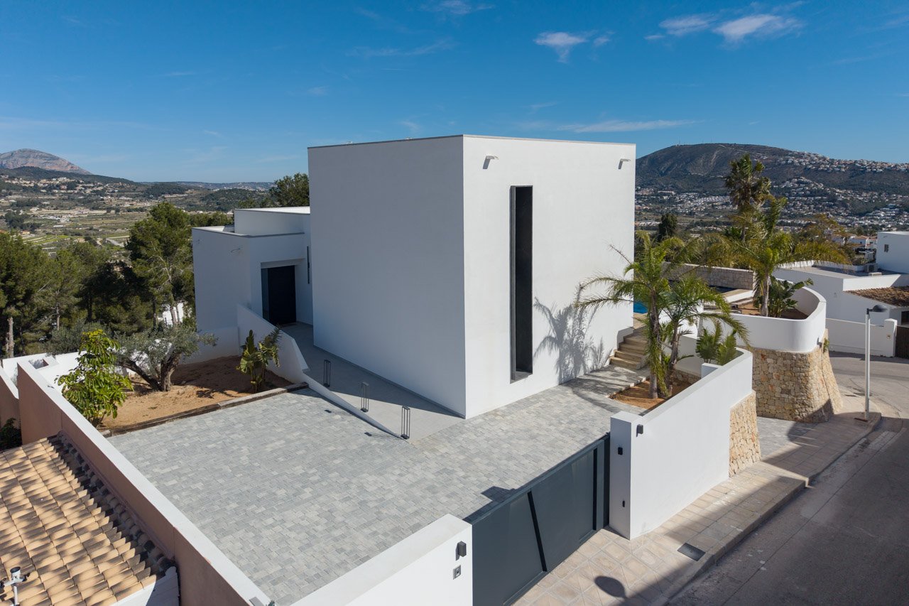 8248MOR Moderne Neubauvilla mit Panoramablick auf das Meer und großer Terrasse, zum Verkauf in Moraira.