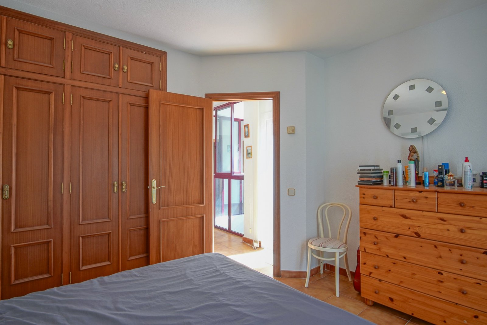 8256ALT Mediterrane Villa mit Teilblick auf das Meer und die Berge zum Verkauf in Altea.